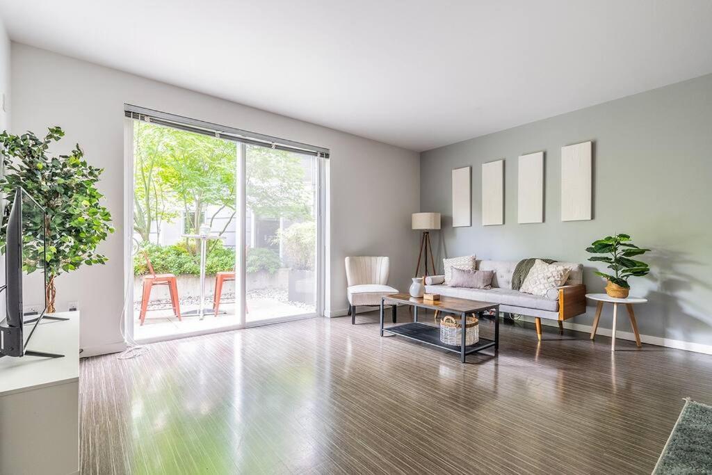 One Bedroom Luxury Apartment Seattle Dış mekan fotoğraf