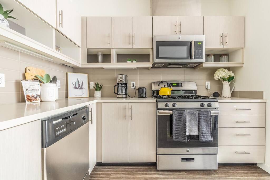 One Bedroom Luxury Apartment Seattle Dış mekan fotoğraf