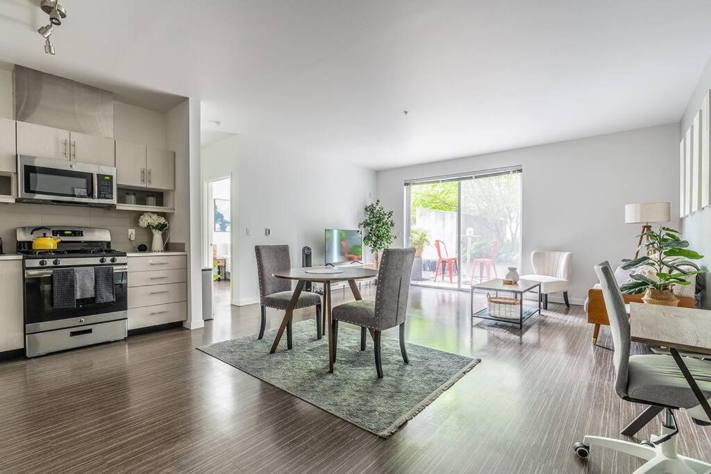 One Bedroom Luxury Apartment Seattle Dış mekan fotoğraf